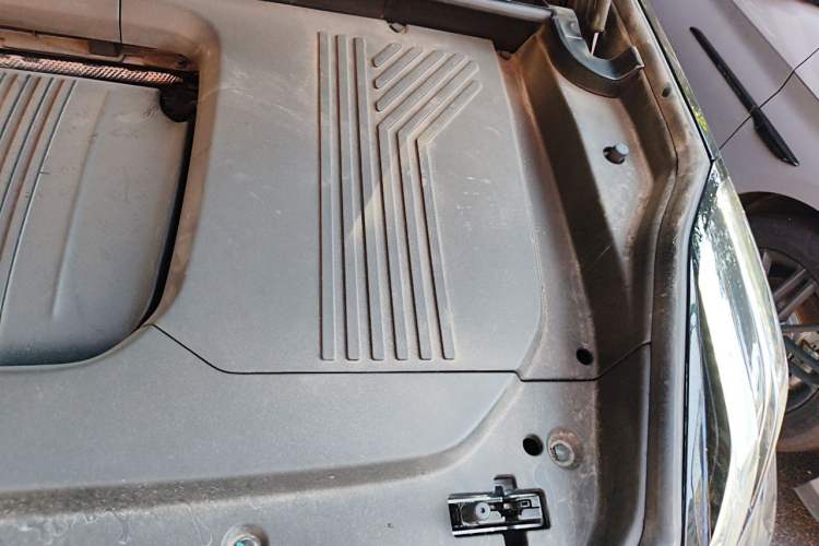 Used Lynk & Co 09 EM-P 2023 2.0TD EM-P Long-Range Version PM 7-Seater Engine Bay Left