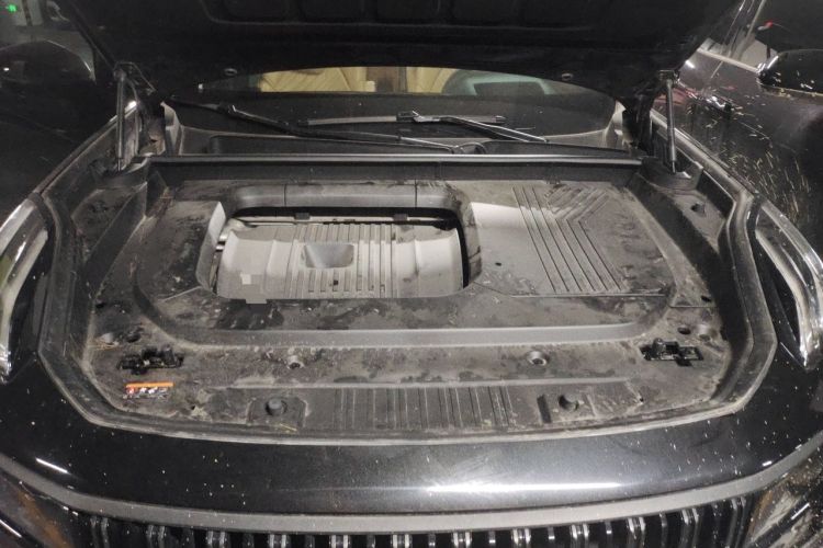 Used Lynk & Co 09 EM-P 2023 2.0TD EM-P Long-Range Version PM Six-Seater Engine Bay