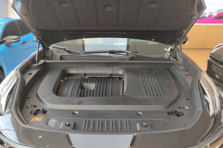 Used Lynk & Co 09 EM-P 2023 2.0TD EM-P Long-Range Version PM 7-Seater Engine Bay