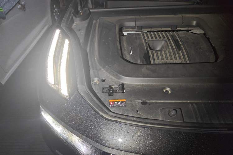 Used Lynk & Co 09 EM-P 2023 2.0TD EM-P Long-Range Version PM 7-Seater Engine Bay Right
