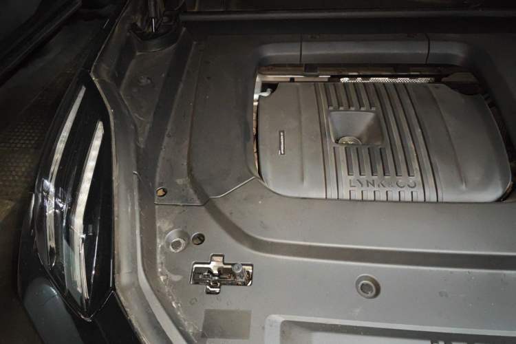 Used Lynk & Co 09 EM-P 2023 2.0TD EM-P Long-Range Version PM 7-Seater Engine Bay Right