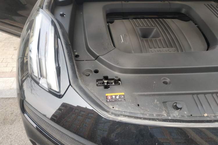 Used Lynk & Co 09 EM-P 2023 2.0TD EM-P Long-Range Version PM Six-Seater Engine Bay Right