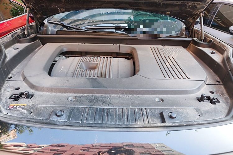 Used Lynk & Co 09 EM-P 2023 2.0TD EM-P Long-Range Version PM 7-Seater Engine Bay