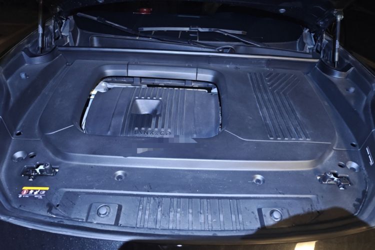 Used Lynk & Co 09 EM-P 2023 2.0TD EM-P Long-Range Version PM 7-Seater Engine Bay