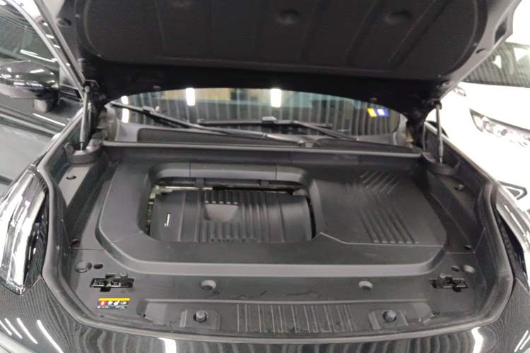 Used Lynk & Co 09 EM-P 2023 2.0TD EM-P Long-Range Version PM Six-Seater Engine Bay