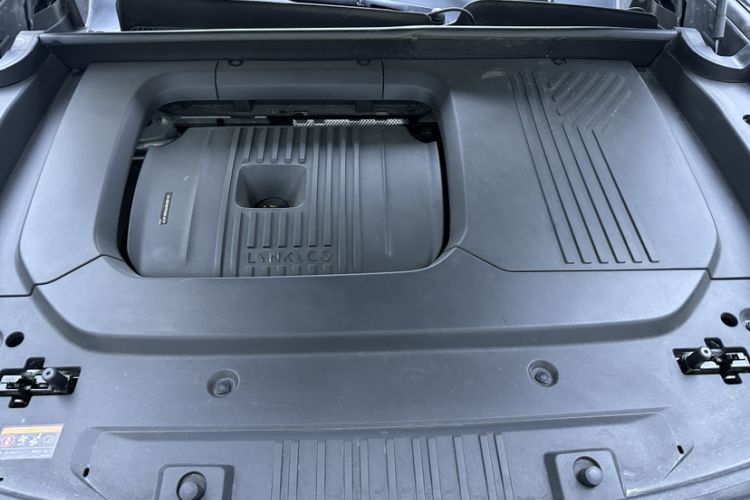 Used Lynk & Co 09 EM-P 2023 2.0TD EM-P Long-Range Version PM 7-Seater Engine Bay
