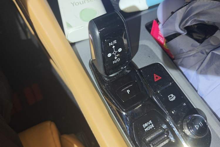 Used Lynk & Co 09 EM-P 2023 2.0TD EM-P Long-Range Version PM 7-Seater Gear Lever