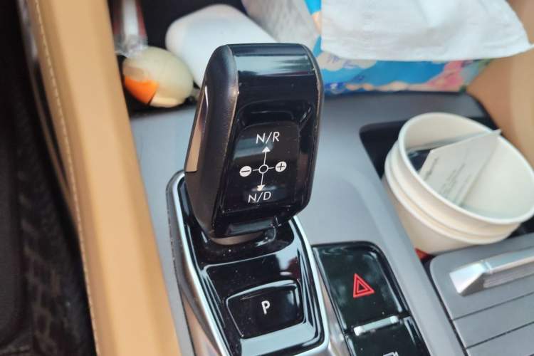 Used Lynk & Co 09 EM-P 2023 2.0TD EM-P Four-Wheel Drive Asian Games Executive Edition Five Seats Gear Lever