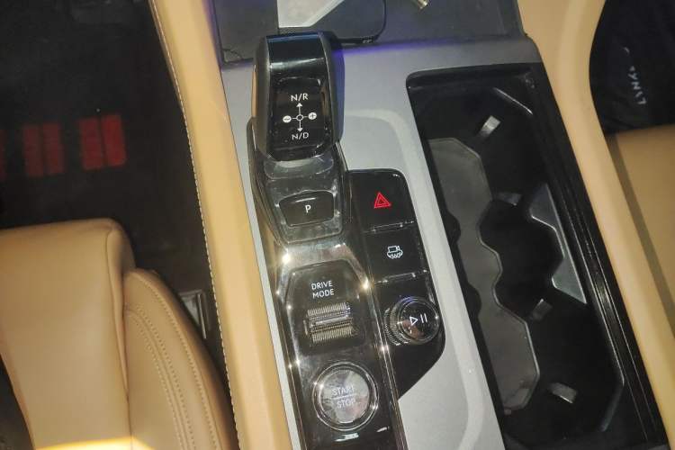 Used Lynk & Co 09 EM-P 2023 2.0TD EM-P Long-Range Version PM Six-Seater Gear Lever