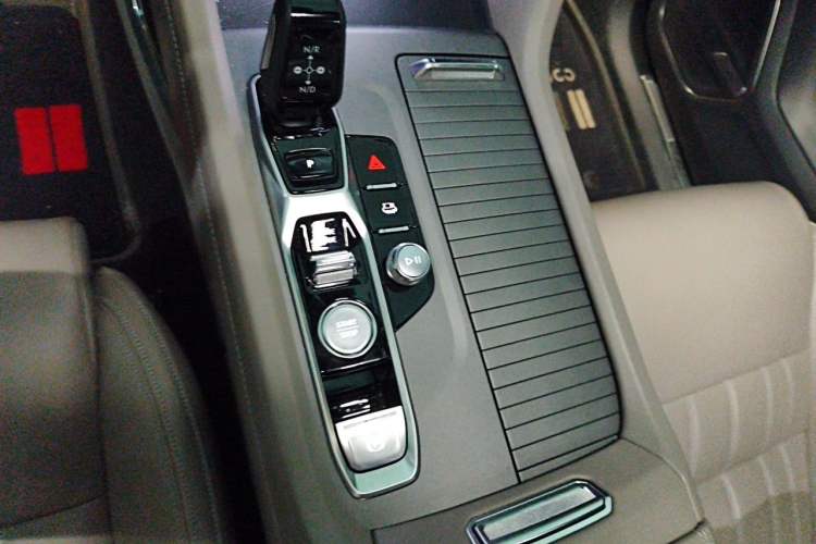 Used Lynk & Co 09 EM-P 2023 2.0TD EM-P Long-Range Version PM Six-Seater Gear Lever