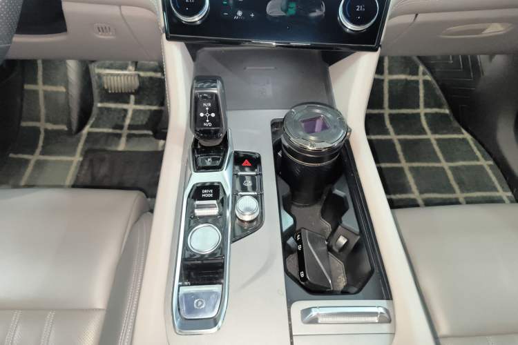 Used Lynk & Co 09 EM-P 2023 2.0TD EM-P Long-Range Version PM Six-Seater Gear Lever
