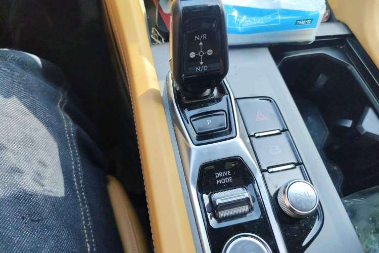 Used Lynk & Co 09 EM-P 2023 2.0TD EM-P Four-Wheel Drive Asian Games Executive Edition Five Seats Gear Lever