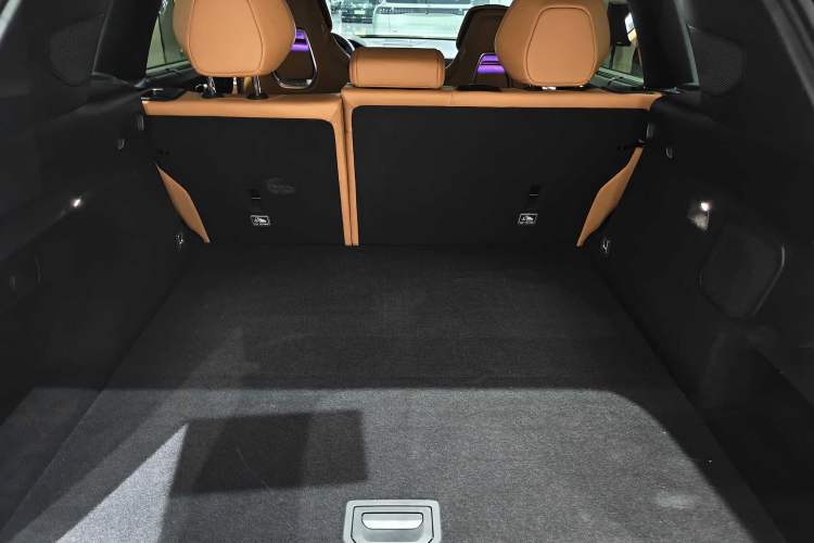 Used Lynk & Co 09 EM-P 2023 2.0TD EM-P Four-Wheel Drive Asian Games Executive Edition Five Seats Interior 12