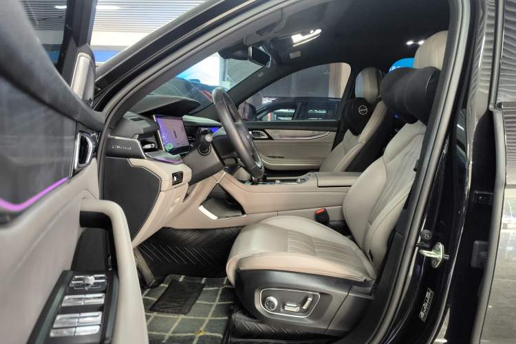 Used Lynk & Co 09 EM-P 2023 2.0TD EM-P Long-Range Version PM Six-Seater Interior 3
