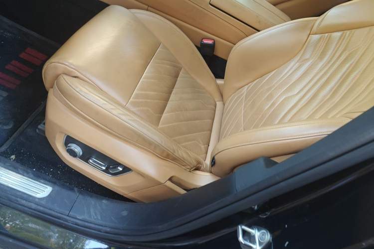Used Lynk & Co 09 EM-P 2023 2.0TD EM-P Four-Wheel Drive Asian Games Executive Edition Five Seats Left Front Seat