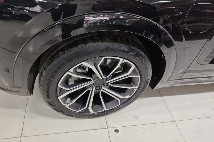 Used Lynk & Co 09 EM-P 2023 2.0TD EM-P Four-Wheel Drive Asian Games Executive Edition Five Seats Left Front Wheel Hub