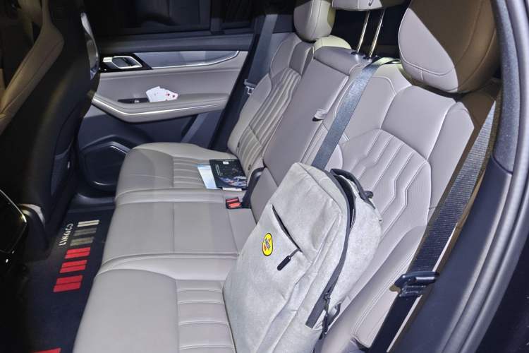 Used Lynk & Co 09 EM-P 2023 2.0TD EM-P Long-Range Version PM 7-Seater Left Rear Seat