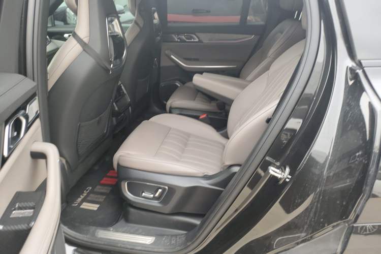 Used Lynk & Co 09 EM-P 2023 2.0TD EM-P Long-Range Version PM Six-Seater Left Rear Seat