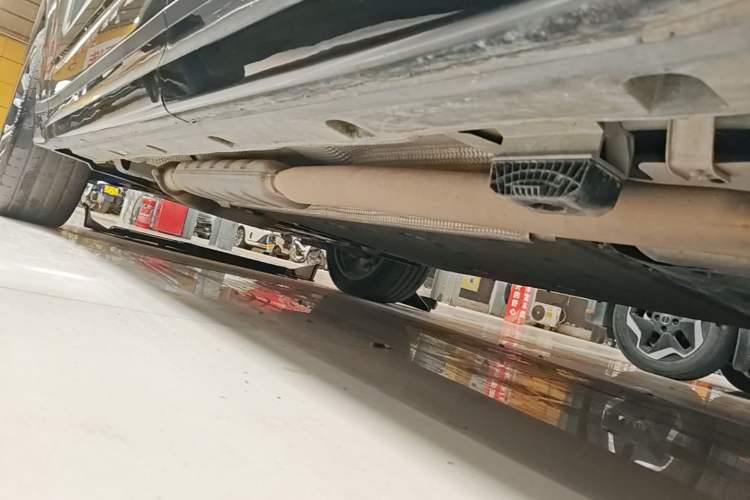 Used Lynk & Co 09 EM-P 2023 2.0TD EM-P Long-Range Version PM 7-Seater Left Side Sill