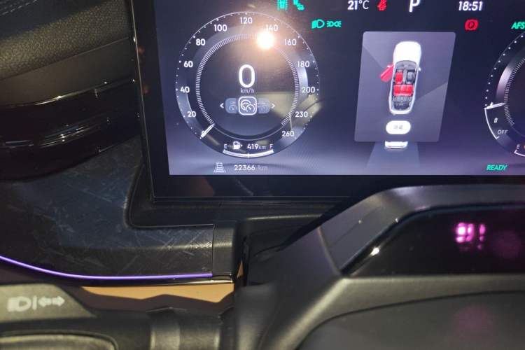 Used Lynk & Co 09 EM-P 2023 2.0TD EM-P Long-Range Version PM 7-Seater Odometer Close Up
