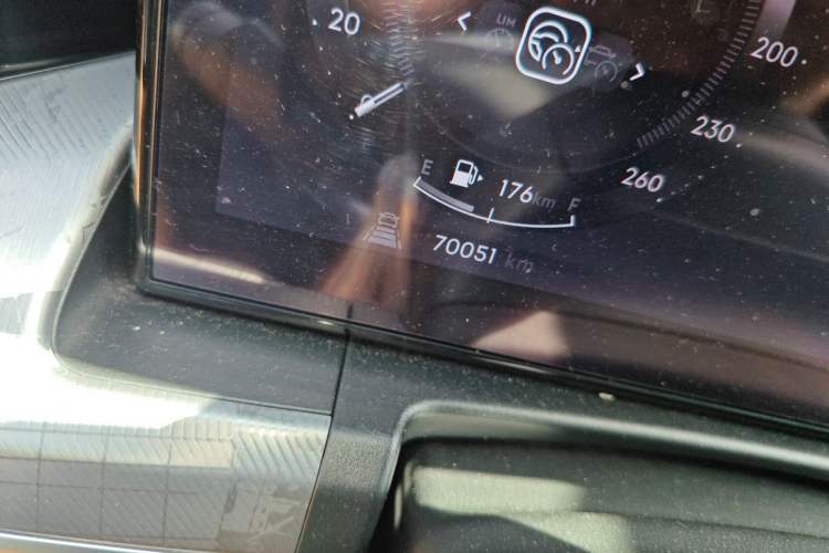 Used Lynk & Co 09 EM-P 2023 2.0TD EM-P Four-Wheel Drive Asian Games Executive Edition Five Seats Odometer Close Up