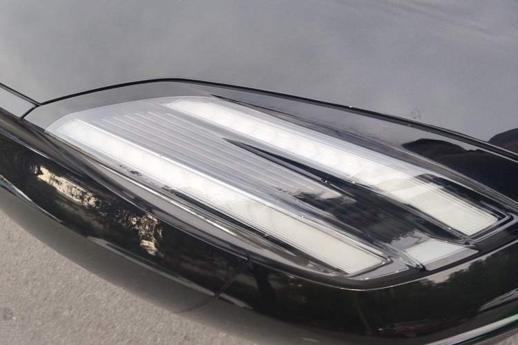 Used Lynk & Co 09 EM-P 2023 2.0TD EM-P Four-Wheel Drive Asian Games Executive Edition Five Seats Right Front Headlight