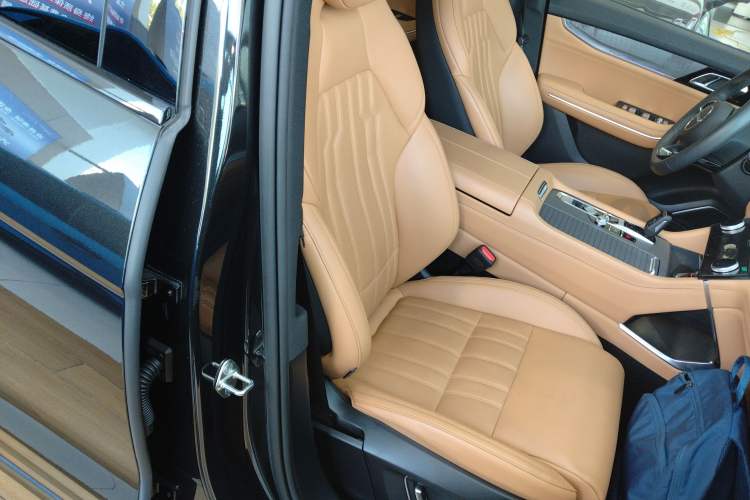 Used Lynk & Co 09 EM-P 2023 2.0TD EM-P Long-Range Version PM 7-Seater Right Front Seat