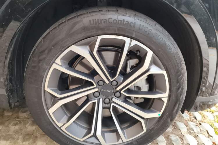 Used Lynk & Co 09 EM-P 2023 2.0TD EM-P Four-Wheel Drive Asian Games Executive Edition Five Seats Right Front Wheel Hub