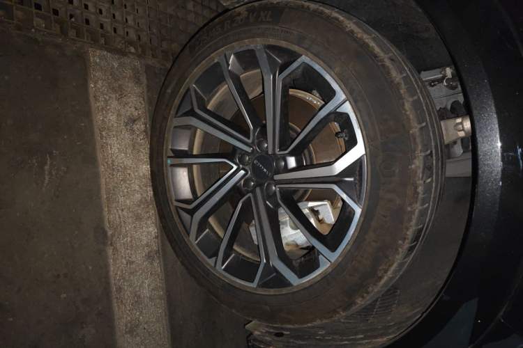 Used Lynk & Co 09 EM-P 2023 2.0TD EM-P Long-Range Version PM 7-Seater Right Front Wheel Hub