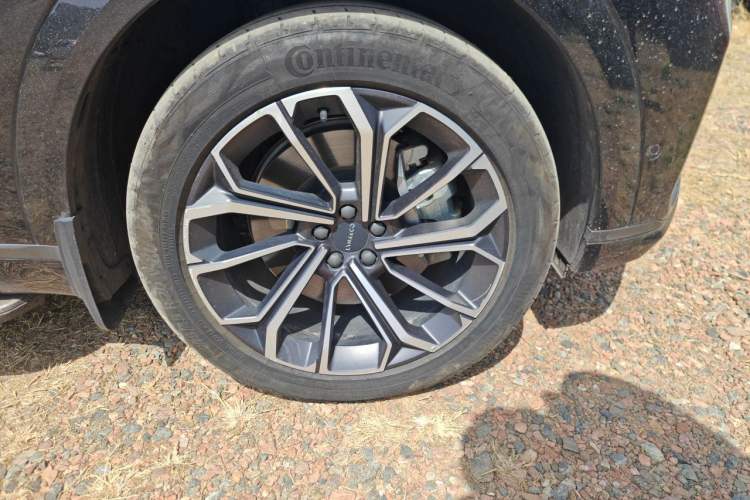 Used Lynk & Co 09 EM-P 2023 2.0TD EM-P Four-Wheel Drive Asian Games Executive Edition Five Seats Right Front Wheel Hub