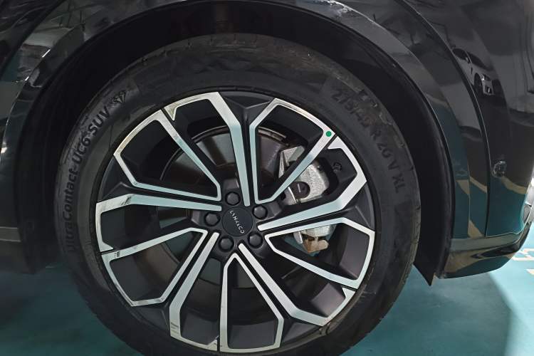 Used Lynk & Co 09 EM-P 2023 2.0TD EM-P Four-Wheel Drive Asian Games Executive Edition Five Seats Right Front Wheel Hub