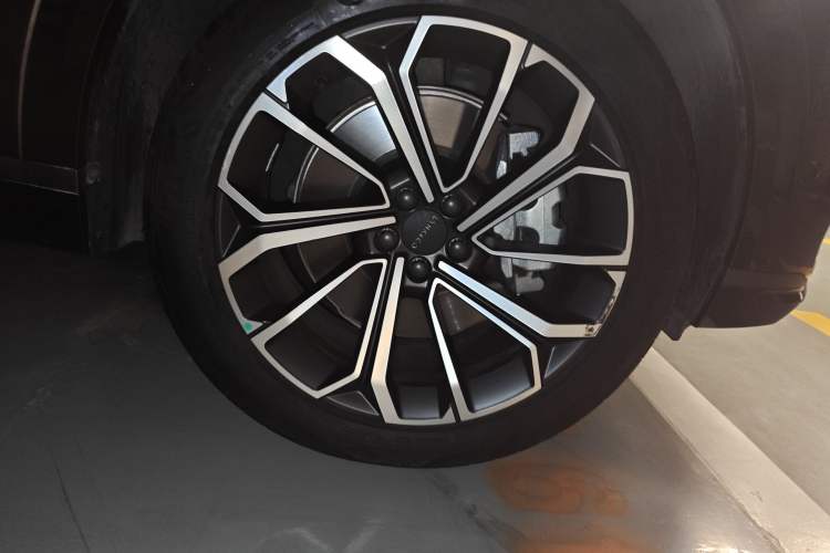 Used Lynk & Co 09 EM-P 2023 2.0TD EM-P Long-Range Version PM 7-Seater Right Front Wheel Hub