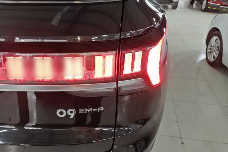 Used Lynk & Co 09 EM-P 2023 2.0TD EM-P Four-Wheel Drive Asian Games Executive Edition Five Seats Right Rear Taillight