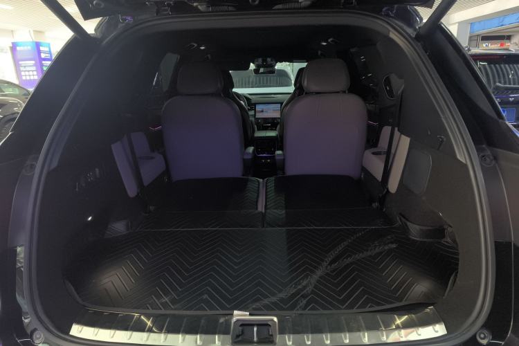 Used Lynk & Co 09 EM-P 2023 2.0TD EM-P Long-Range Version PM Six-Seater Trunk