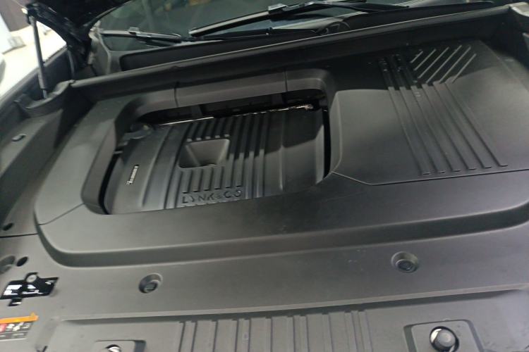 Used Lynk & Co 09 EM-P 2023 2.0TD EM-P Four-Wheel Drive Asian Games Executive Edition Five Seats Engine Bay