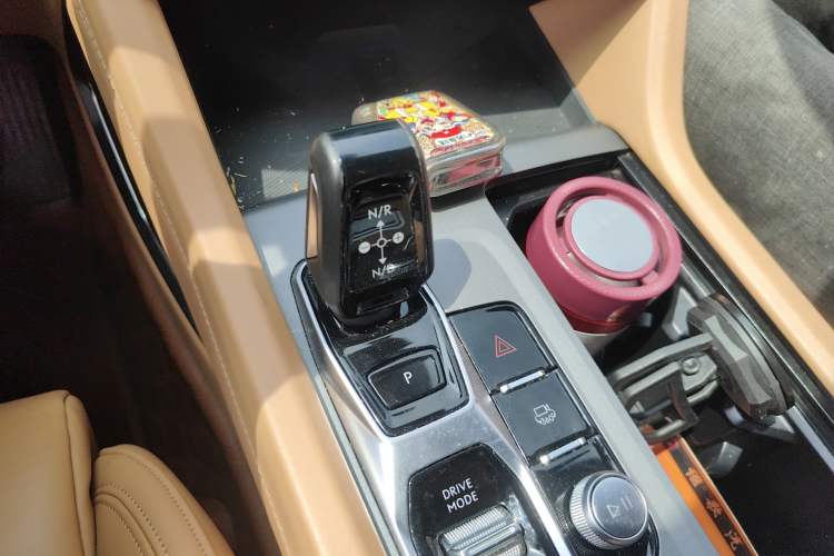 Used Lynk & Co 09 EM-P 2023 2.0TD EM-P Four-Wheel Drive Asian Games Executive Edition Five Seats Gear Lever