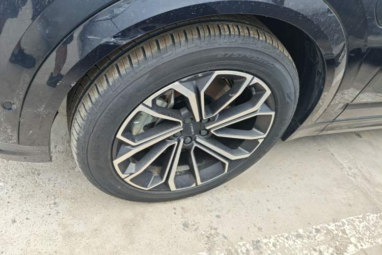 Used Lynk & Co 09 EM-P 2023 2.0TD EM-P Four-Wheel Drive Asian Games Executive Edition Five Seats Left Front Wheel Hub