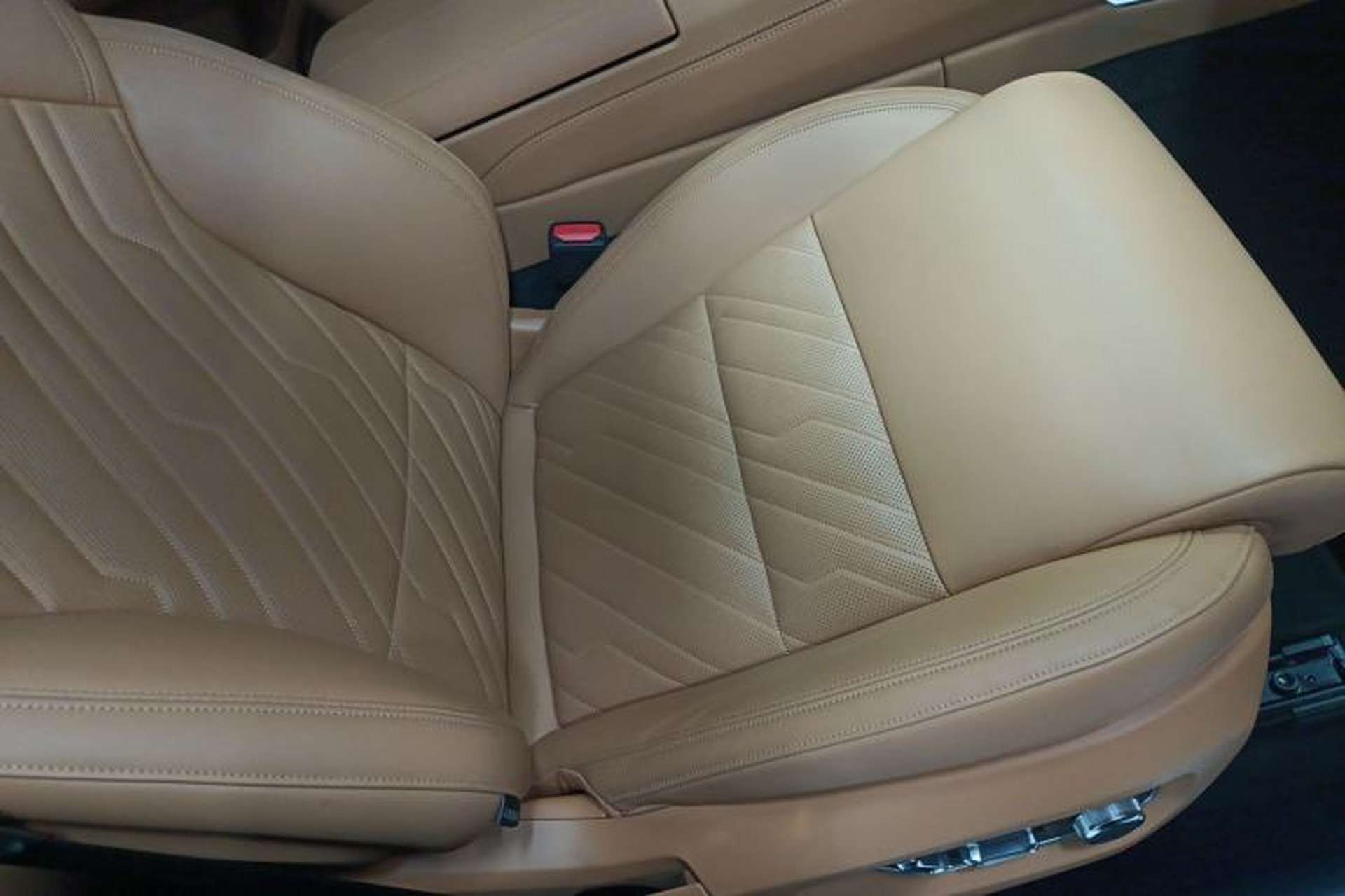 Used Lynk & Co 09 EM-P 2023 2.0TD EM-P Four-Wheel Drive Asian Games Executive Edition Five Seats Right Front Seat