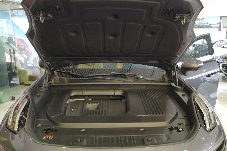 Used Lynk & Co 09 EM-P 2023 2.0TD EM-P Long-Range Version PM 7-Seater Engine Bay