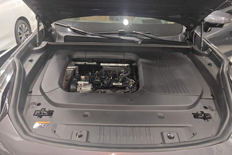 Used Lynk & Co 09 EM-P 2023 2.0TD EM-P Long-Range Version PM 7-Seater Engine Bay