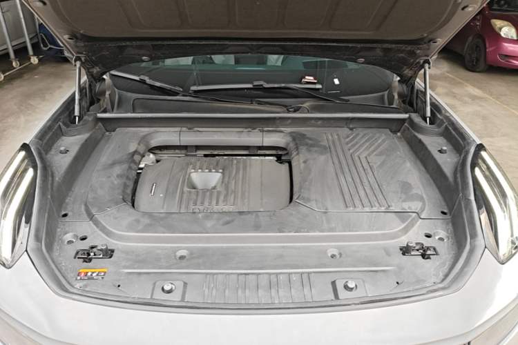 Used Lynk & Co 09 EM-P 2023 2.0TD EM-P Long-Range Version PM 7-Seater Engine Bay
