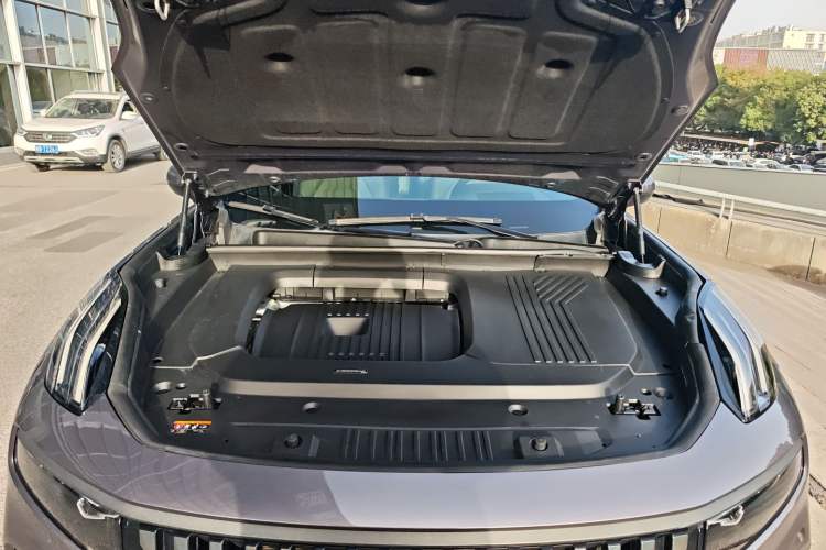 Used Lynk & Co 09 EM-P 2023 2.0TD EM-P Long-Range Version PM Six-Seater Engine Bay