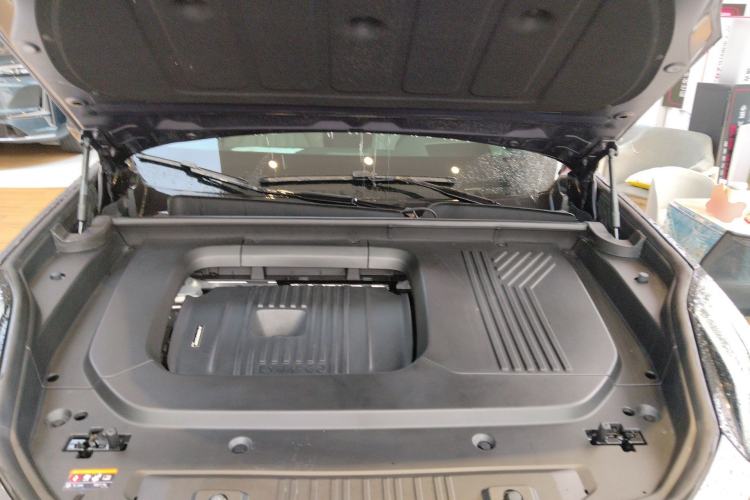 Used Lynk & Co 09 EM-P 2023 2.0TD EM-P Long-Range Version PM 7-Seater Engine Bay