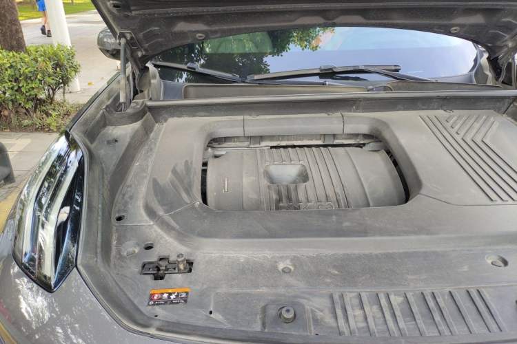 Used Lynk & Co 09 EM-P 2023 2.0TD EM-P Long-Range Version PM Six-Seater Engine Bay Right