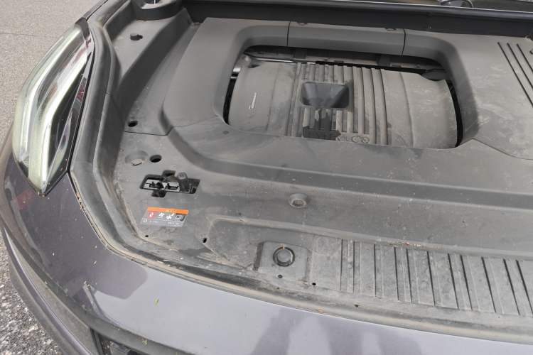 Used Lynk & Co 09 EM-P 2023 2.0TD EM-P Long-Range Version PM Six-Seater Engine Bay Right