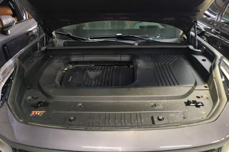 Used Lynk & Co 09 EM-P 2023 2.0TD EM-P Long-Range Version PM 7-Seater Engine Bay