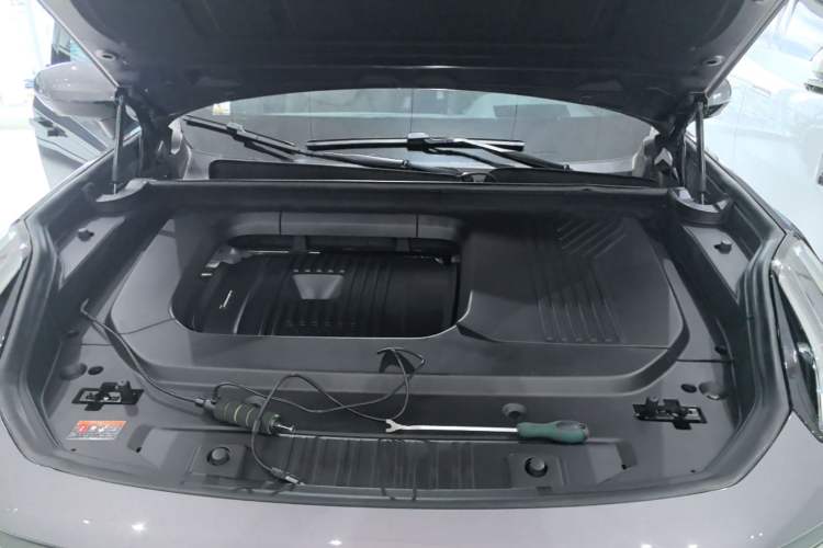 Used Lynk & Co 09 EM-P 2023 2.0TD EM-P Long-Range Version PM Six-Seater Engine Bay