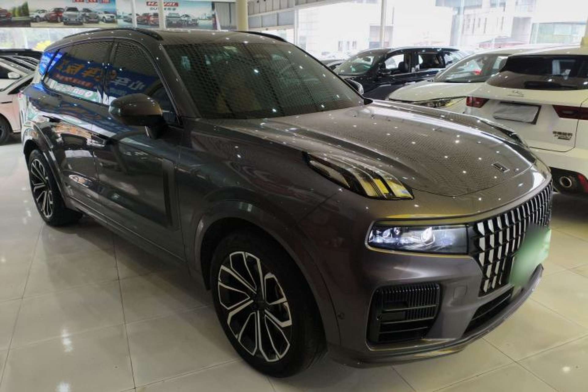 Used Lynk & Co 09 EM-P 2023 2.0TD EM-P Long-Range Version PM 7-Seater Front Right 45 Deg
