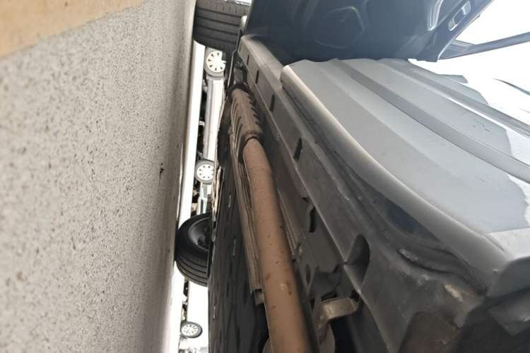 Used Lynk & Co 09 EM-P 2023 2.0TD EM-P Long-Range Version PM 7-Seater Left Side Sill