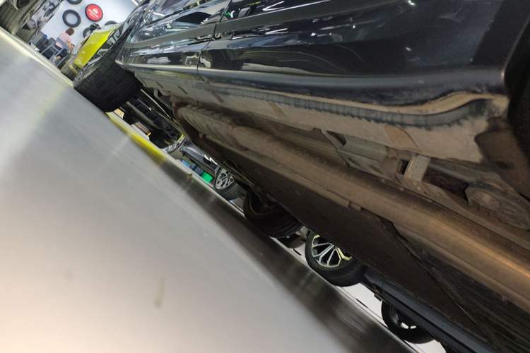 Used Lynk & Co 09 EM-P 2023 2.0TD EM-P Long-Range Version PM 7-Seater Left Side Sill